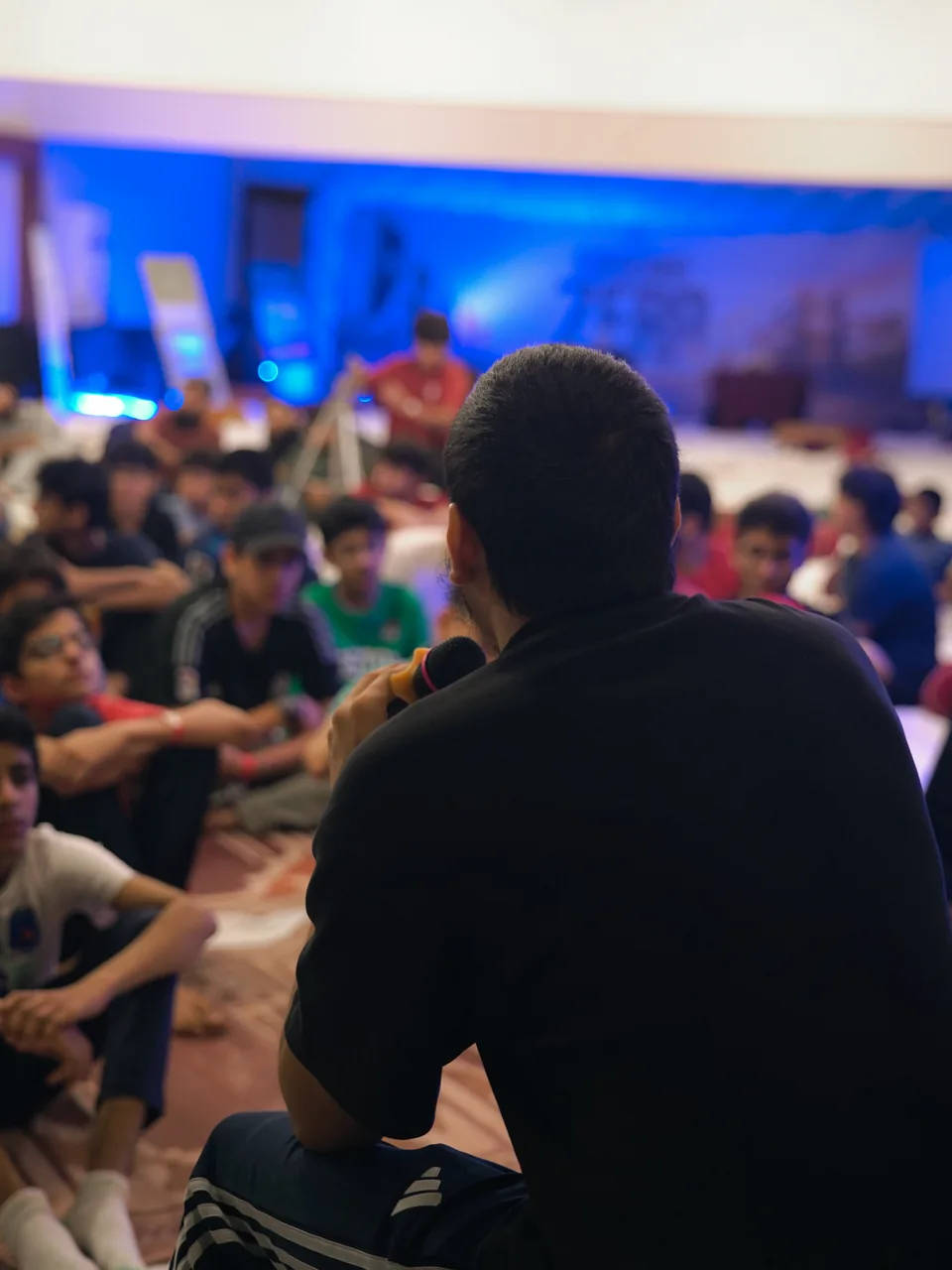 A mentor speaking with the Ground Zero group during an indoor session.