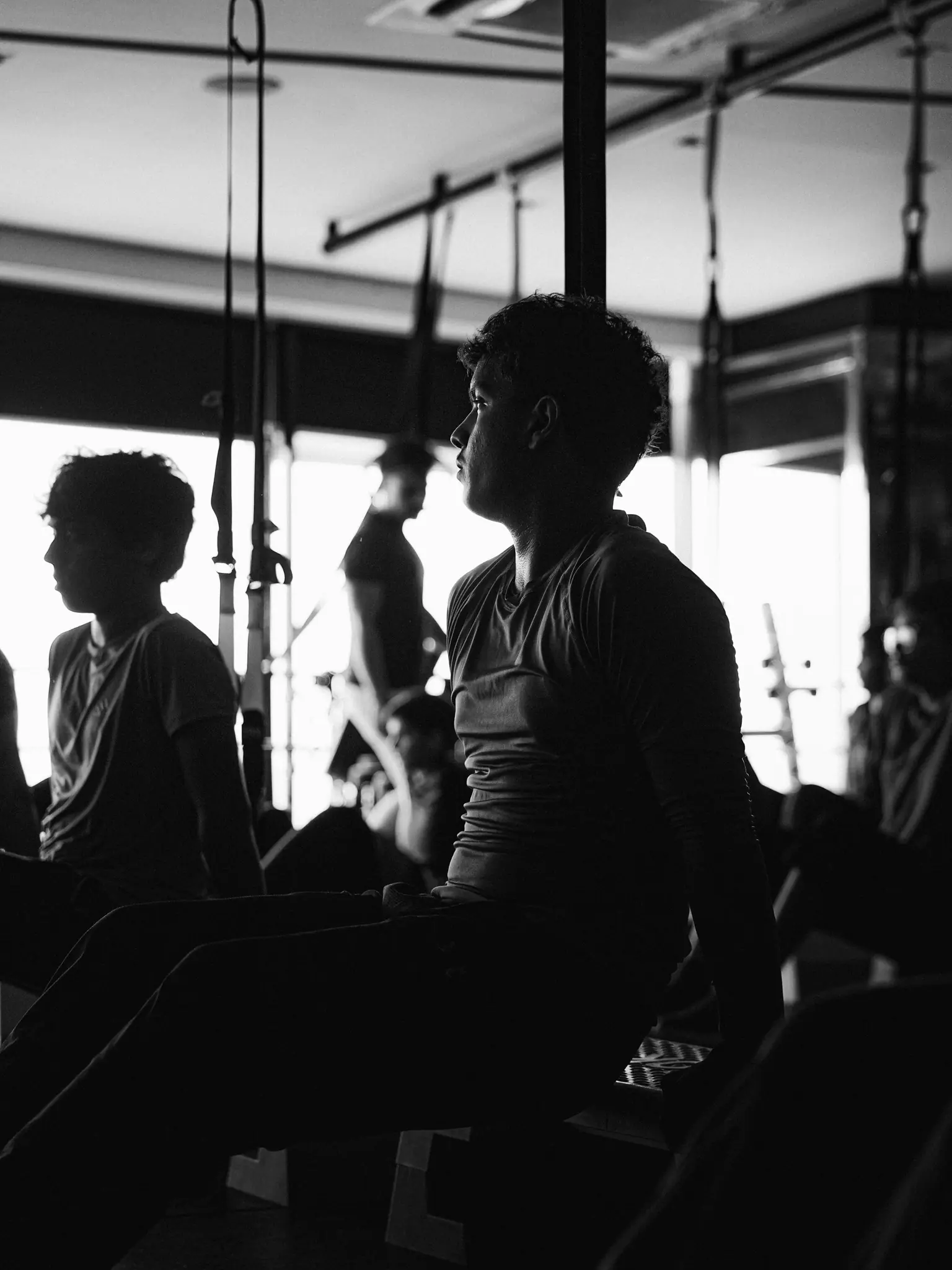 A participant pauses between training sets, focused and recovering